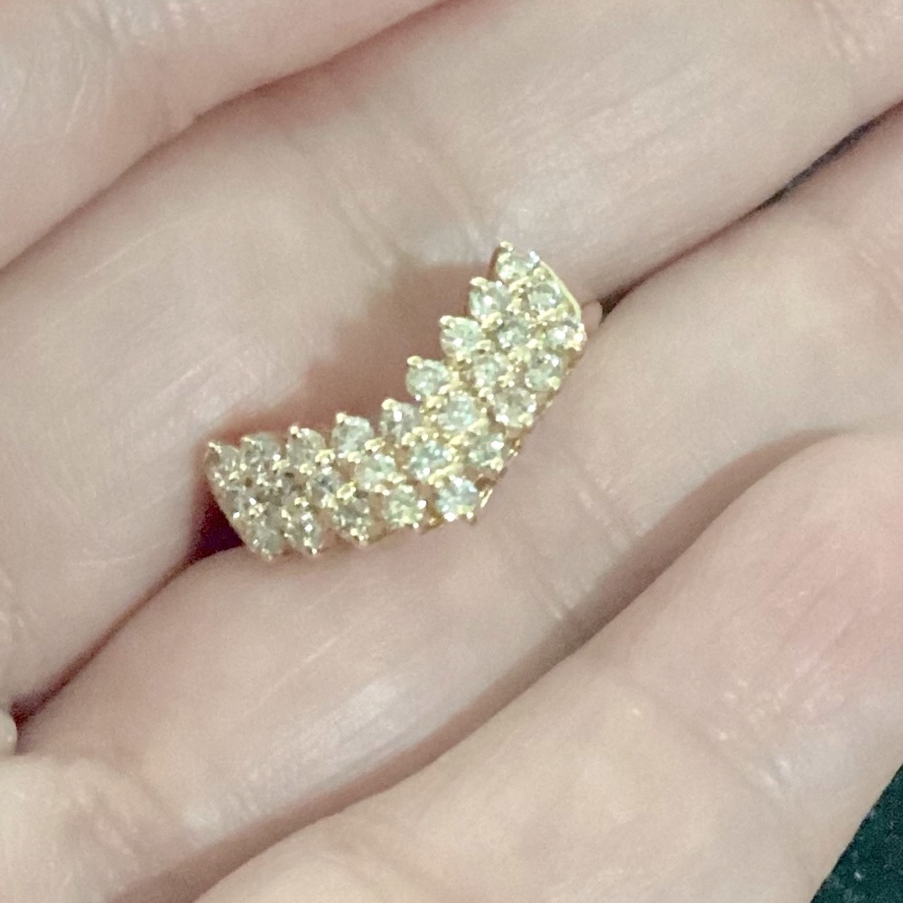 K18 V Ring with Natural Diamond 0.50 Carat